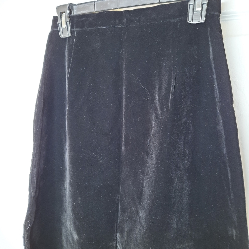 Rrrruss russ Toggs black velvet like long skirt - Picture 2 of 5